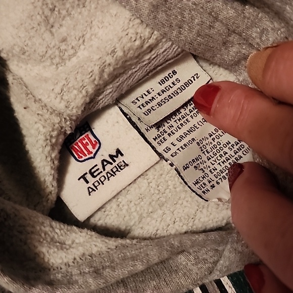 EAGLES  XXL FOOTBALL  HOODED SWEATSHIRT , XLARGE ( 14- 16 ). - Picture 5 of 7